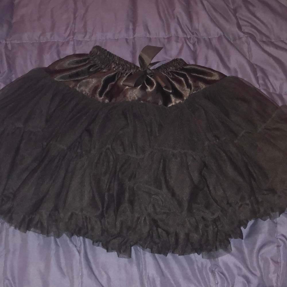 Black poofy skirt with bow